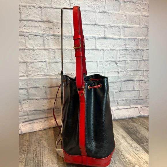 SOLD LOUIS VUITTON Noe Black Epi Leather Shoulder Bag Tote - Picture 5 of 13